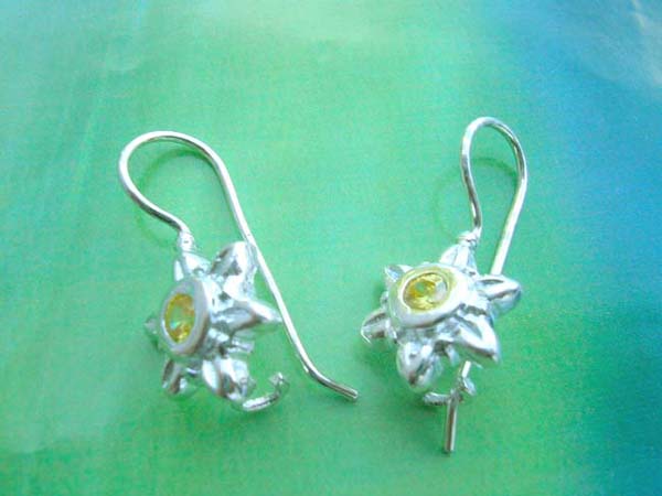 Yellow cz flower, 925 sterling silver earring, made in Thailand