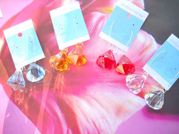 Acrylic bead diamond cut fashion earring