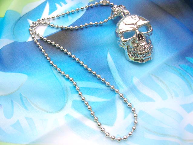 gothic-large-pendant-necklace-001