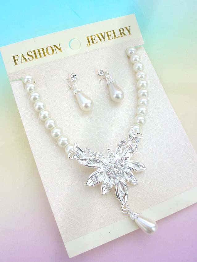 faux-pearl-crystal-flower-jewelryset009necklace-earring