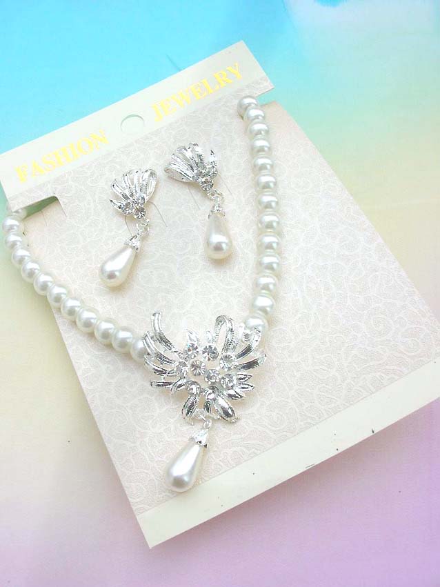 faux-pearl-crystal-flower-jewelryset020necklace-earring