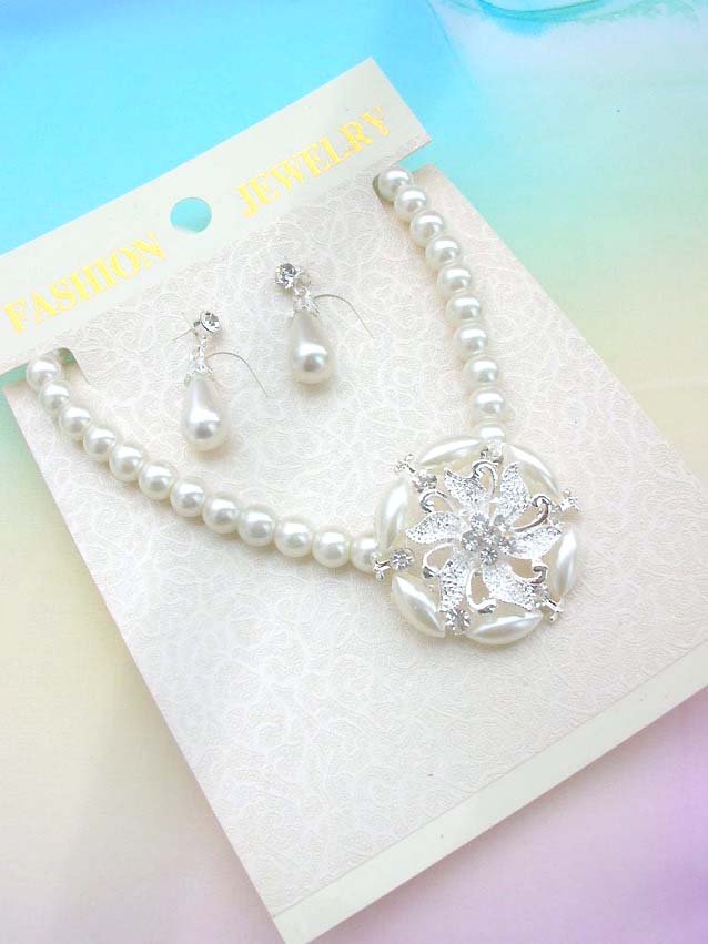 faux-pearl-crystal-flower-jewelryset022necklace-earring