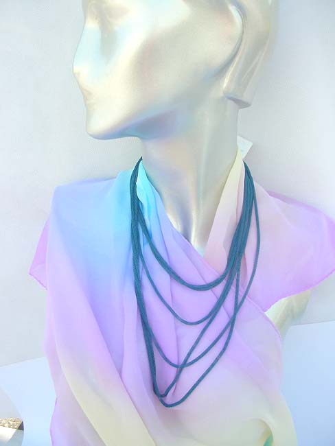high-fashion-necklace-024-closeup