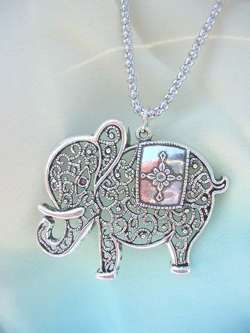 trendy-long-chain-necklaces-008pendant