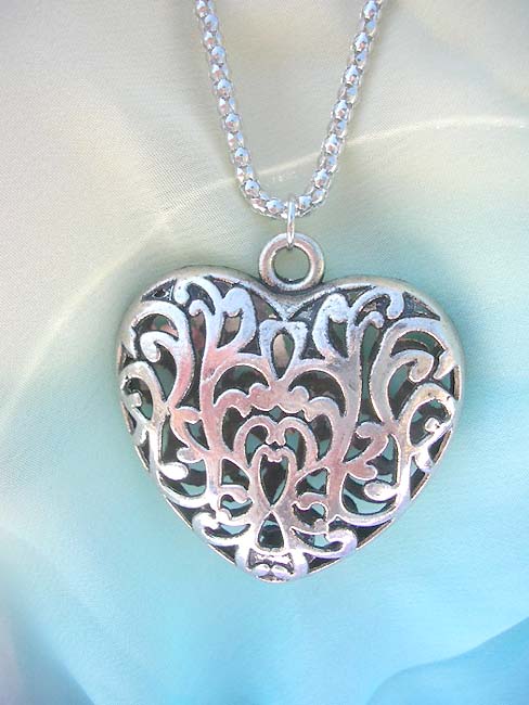 trendy-long-chain-necklaces-009pendant