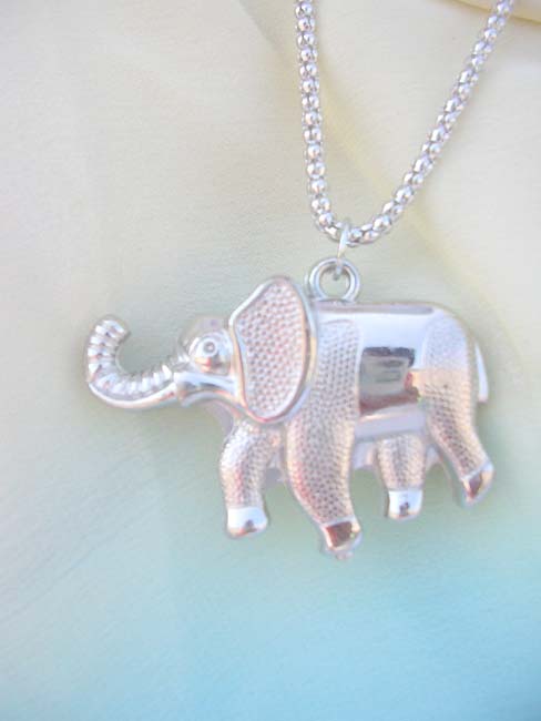 trendy-long-chain-necklaces-011pendant