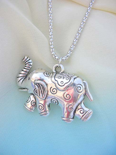 trendy-long-chain-necklaces-013pendant