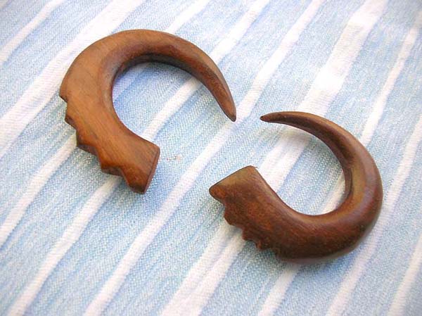 C shape wooden organic earring with wavy design, wholesale organic ear jewelry