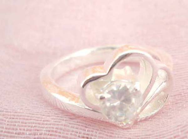 Great stamped 925 sterling silver ring with double heart shape holding clear cz flower design