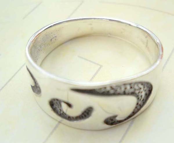 Outstanding 925. stamped silver ring with etch-in letter C design