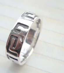 Outstanding 925. stamped silver ring with puzzle design