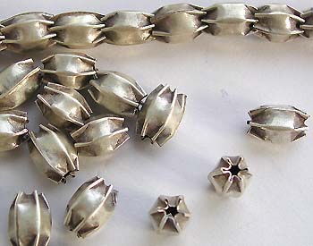 wholesale jewelry products to the trade, Bali silver beads, gemstone beads, jewelry findings and supply, finished jewelry at low dicsount prices.
