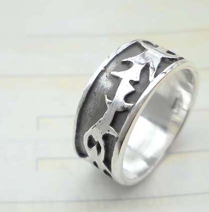 Fine 925. sterling silver ring with tribal etch-in design