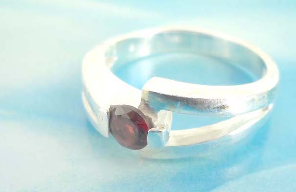 Favorite 925. stamped silver ring holding round ruby rhinestone with V shape design