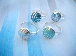 Great stamped 925 sterling silver ring with round pendant artist outline design