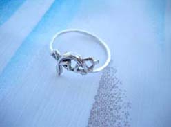 925. stamped silver ring with gecko design