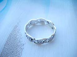 Trendy 925. stamped silver ring with celtic rose design