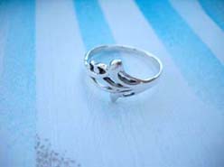 Trendy 925. stamped silver ring with celtic ocean wave design